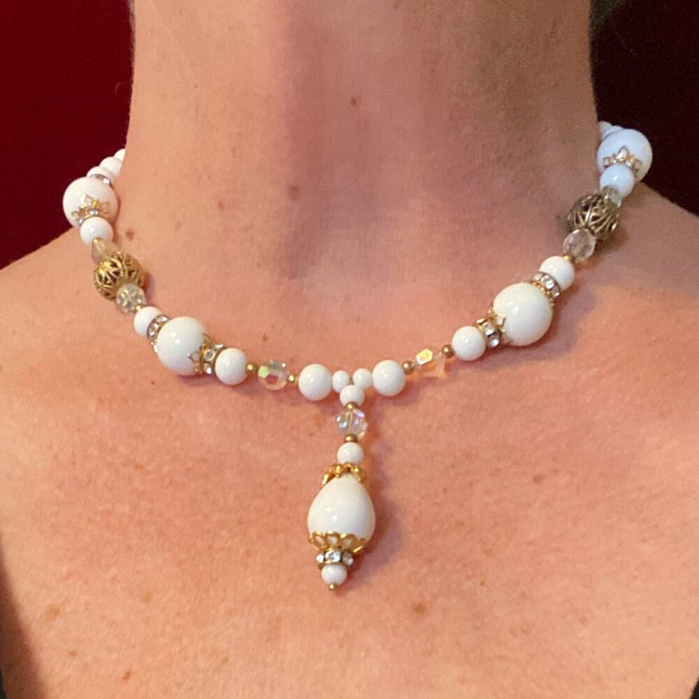 Vintage Milk Glass and Gold Tone Necklace